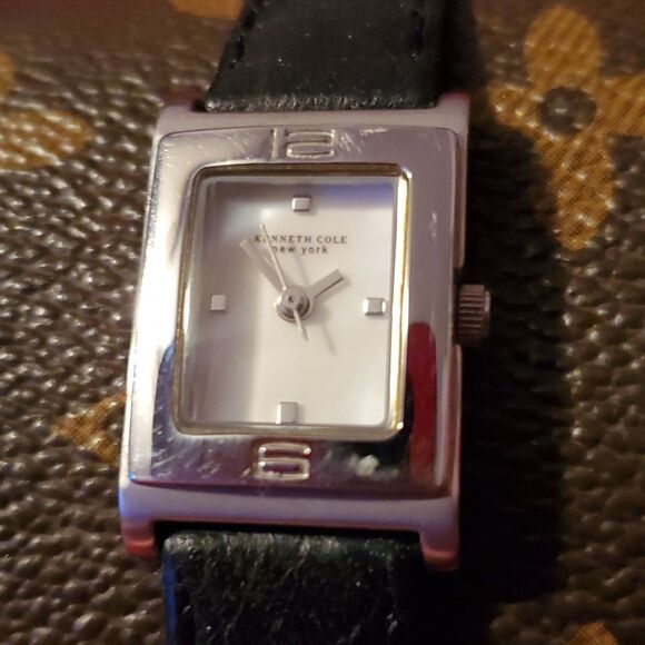 Kenneth Cole Watch U54-05-KC6032‎ Women's Leather Band Petite Rectangular Silver - Picture 2 of 9